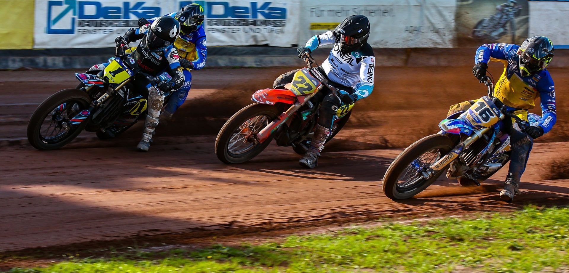 Sammy Halbert (1) battling with Ondřej Svědík (22) and Santiago Arangio (16) at Scheessel, Germany. Photo credit Jesper Veldhuizen.