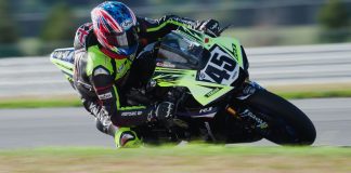 Mark Heckles on his Dunlop equipped Yamaha R1, sets the tone for the event with a 1:24:107 average best time during his 2 runs. Photo Credit: Noiseless Productions Vae Vang