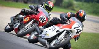 AHRMA: Dinsmoor and Orloff Trade Wins At Blackhawk Wes Orloff (74) battled Kevin Dinsmoor (304) at Blackhawk Farms Raceway. Photo by Craig Chawla.