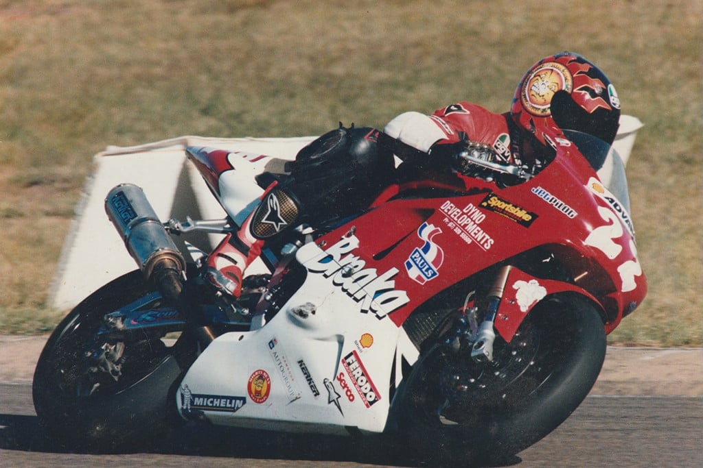 Chris Vermeulen competing on a Yamaha in the 1999 Australian Superbike Championship. Photo courtesy Motorcycling Australia