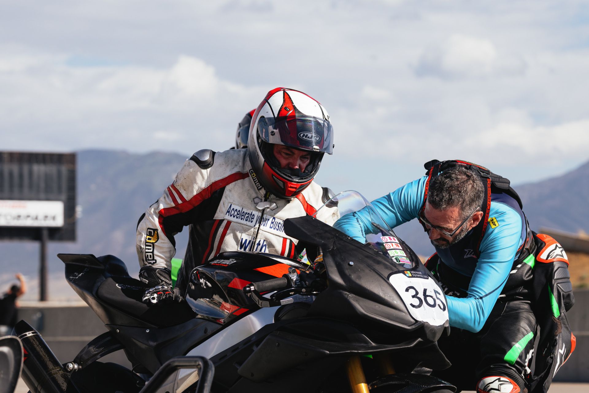 Relay Team Formula 55’s David Meyer and Randy Alfano swapping transponders during 3-hour relay endurance. Photo by Richard Jellerson.