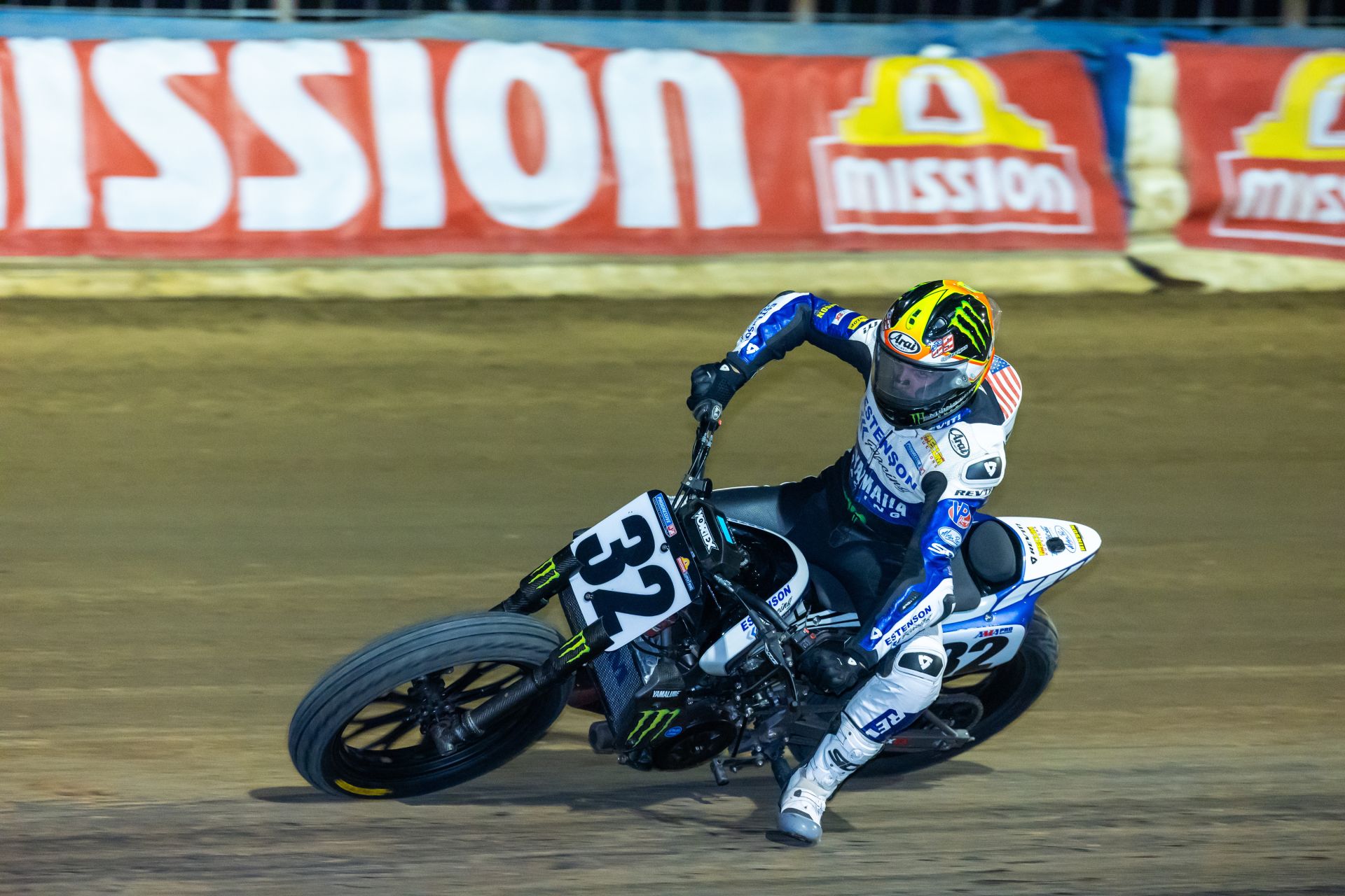 Dallas Daniels (32) at the American Flat Track season finale at the Lake Ozark Short Track. Photo courtesy Yamaha Motor USA.