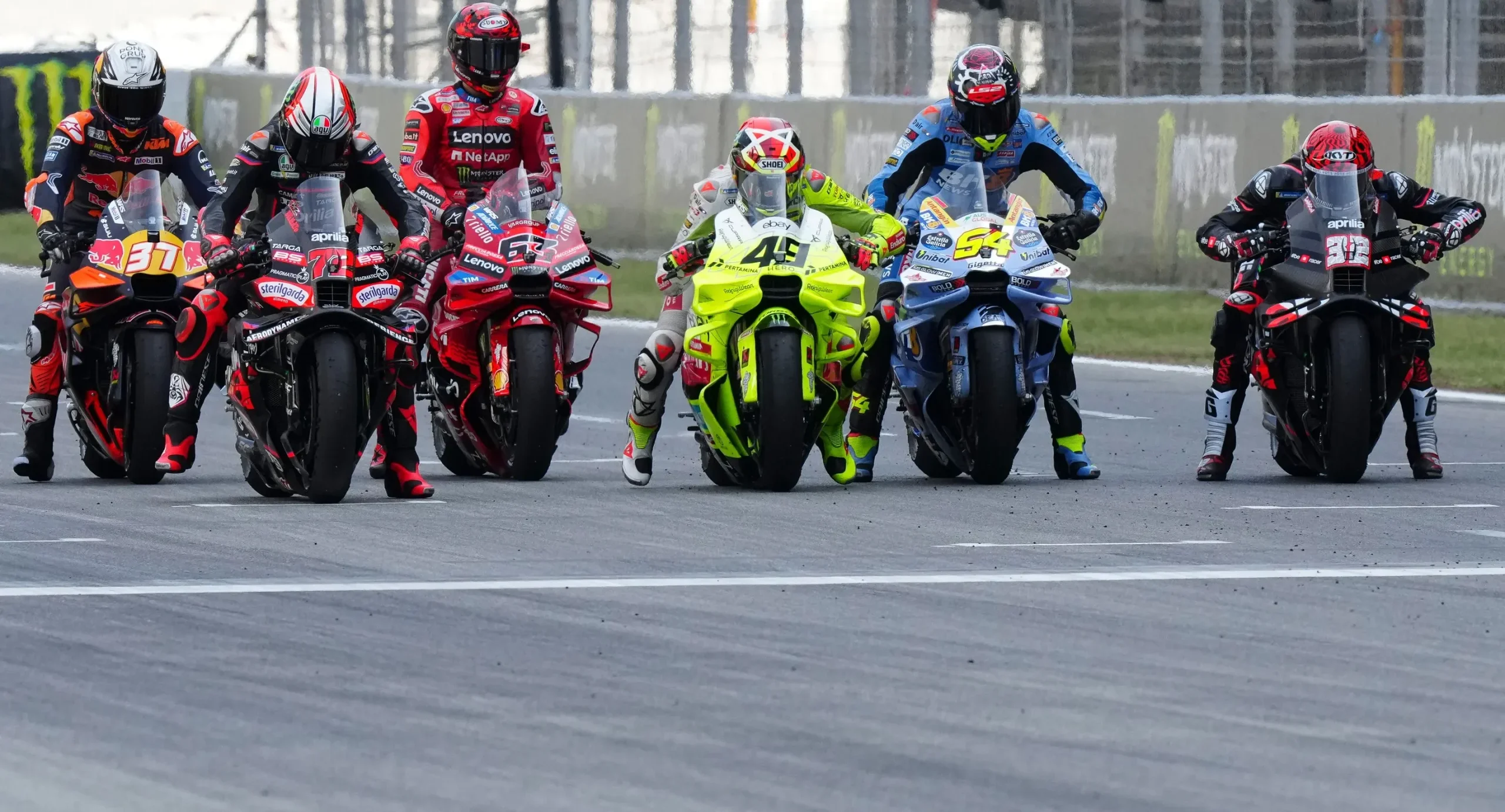 From left to right, Acosta (37), Bezzecchi (72), Bagnaia (63), Di Giannantonio (49), Aldeguer (54) and Savadori (32) at Montmelo. Photo courtesy Dorna.