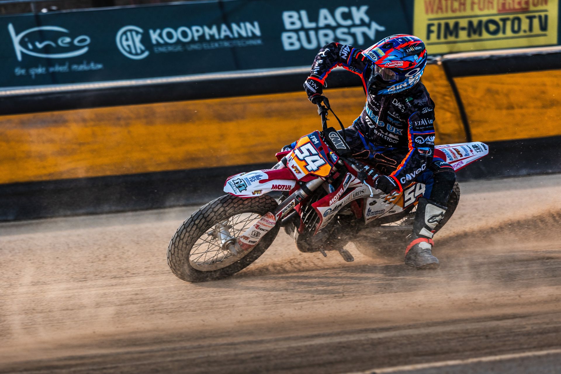 Tim Neave at 2025 FIM Flat Track World Championship in Vasad. Photo credit Štěpán Ševčík
