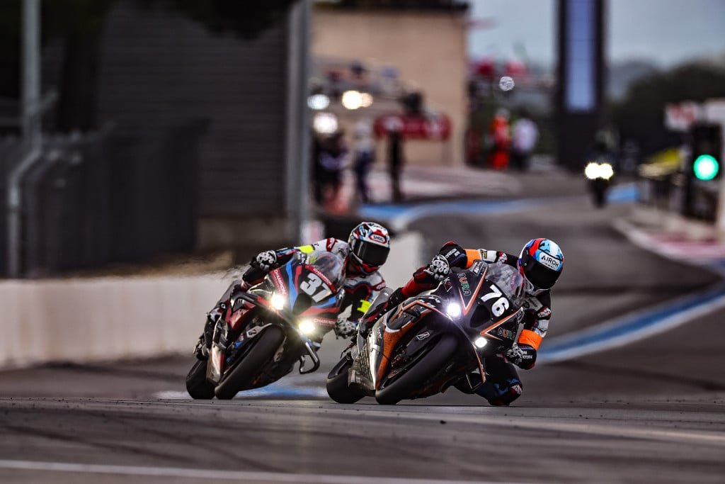 Steven Odendaal (37) on his BMW Motorrad World Endurance Team and Leandro Denis Mercado (76) on his AutoRace Use Racing Team. Photo courtesy EWC.