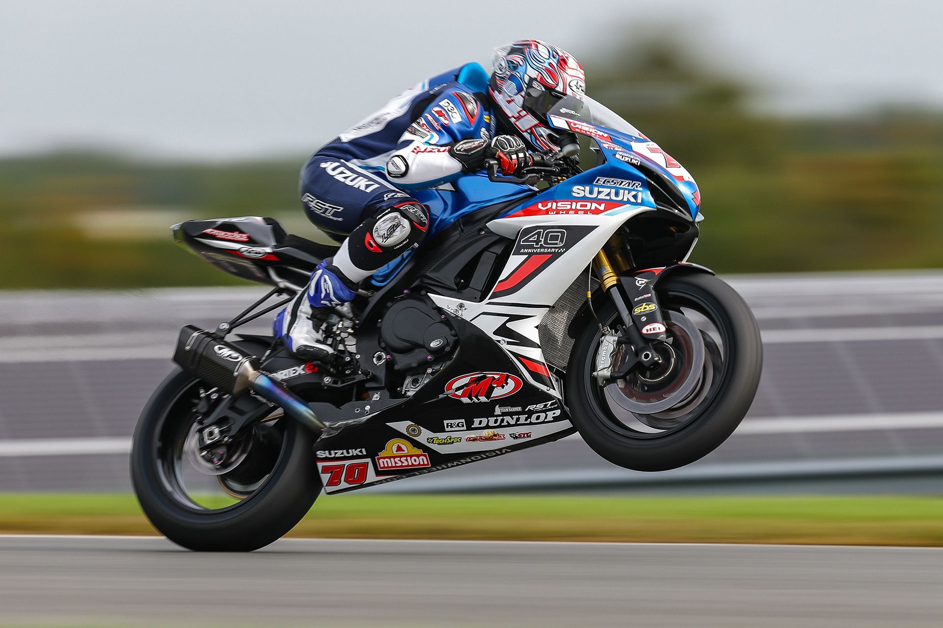 Tyler Scott delivered a dramatic last-corner pass to claim runner-up honors in the Supersport finale, his third podium of the season. Photo courtesy Suzuki Motor USA.