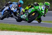 Supersport versus Supersport Next Gen: Simpson (#5) and Toparis (#7) had a ding-dong battle in race two. Photo RbMotoLens.