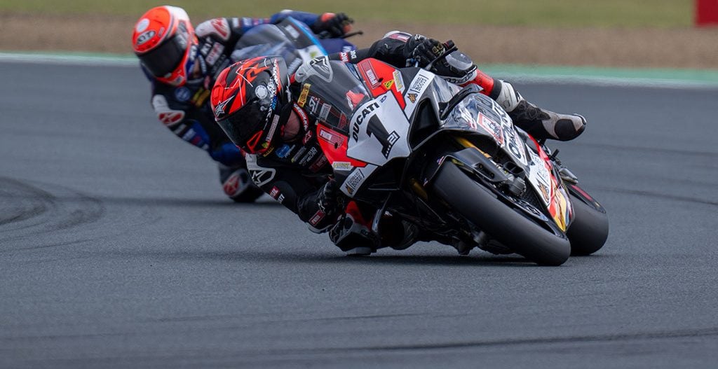 Waters (1) and Jones in close SW-Motech Superbike combat at Queensland Raceway. Photo by RbMotoLens