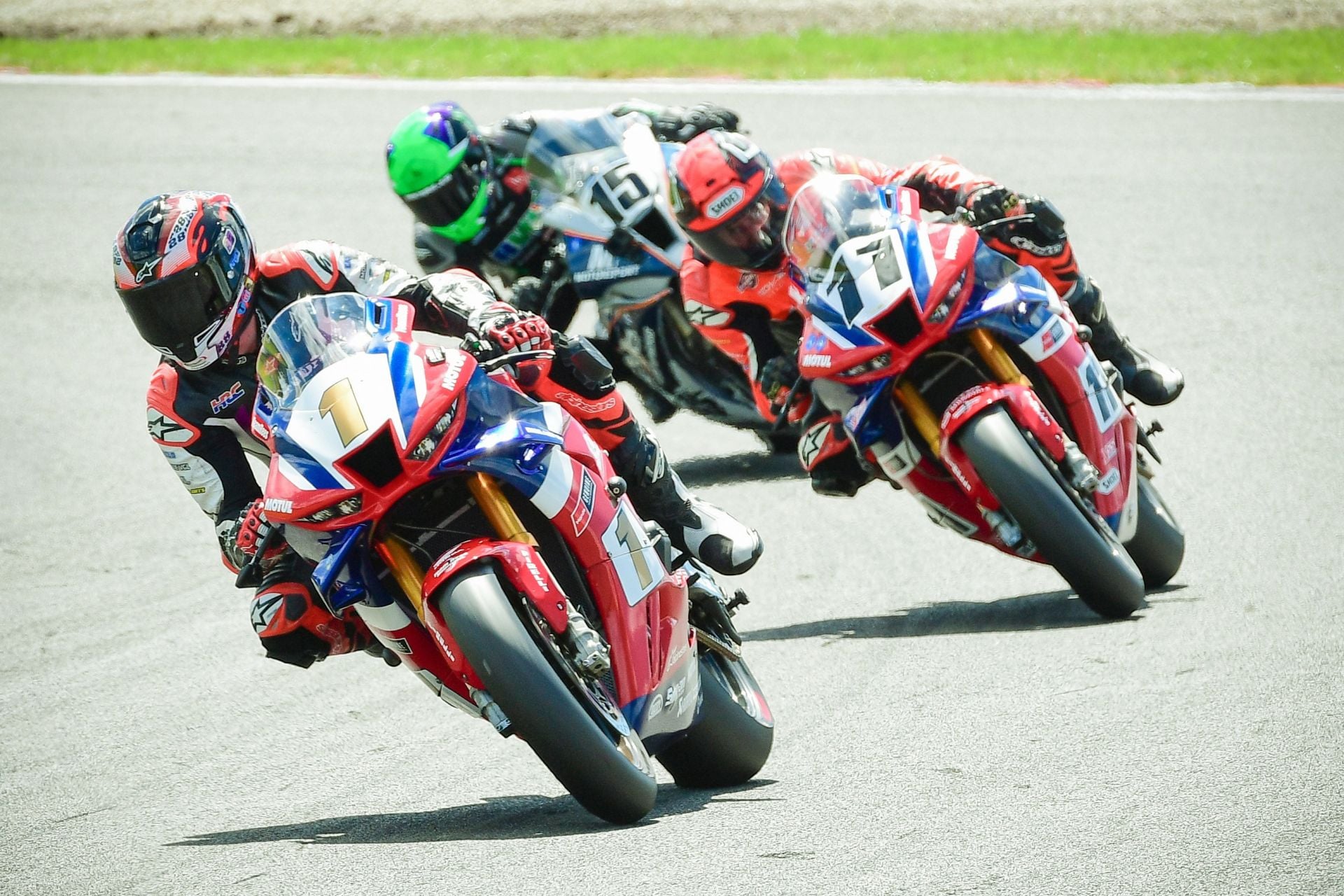 NZ Suzuki Int. Series: Mitch & Tony Rees 1st & 3rd In F1/Superbike