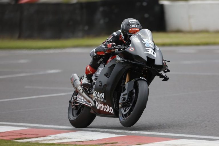 BSB: Cook Fastest at the Official Test at Donington Park