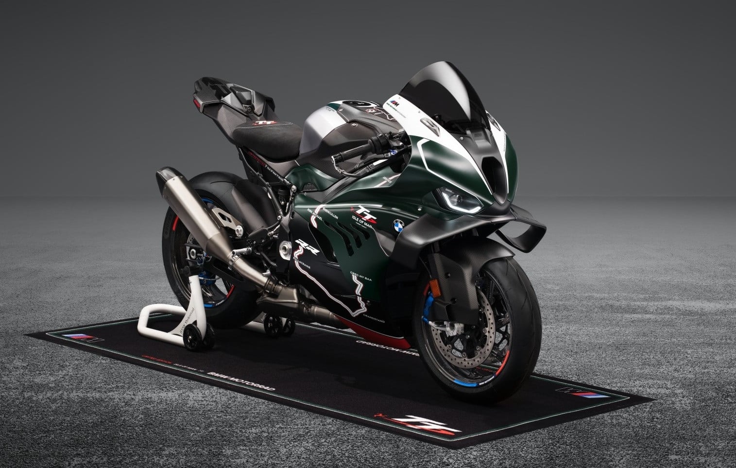 BMW Launches M 1000 RR Limited Edition Isle of Man TT 0626 BMW TT ltd special P90640678