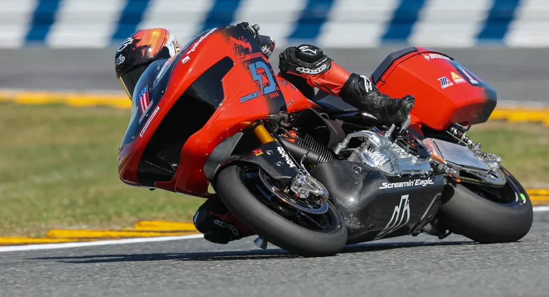 Harley-Davidson Reset Eyes Backing Grass Roots Bagger Racing IMG 2047