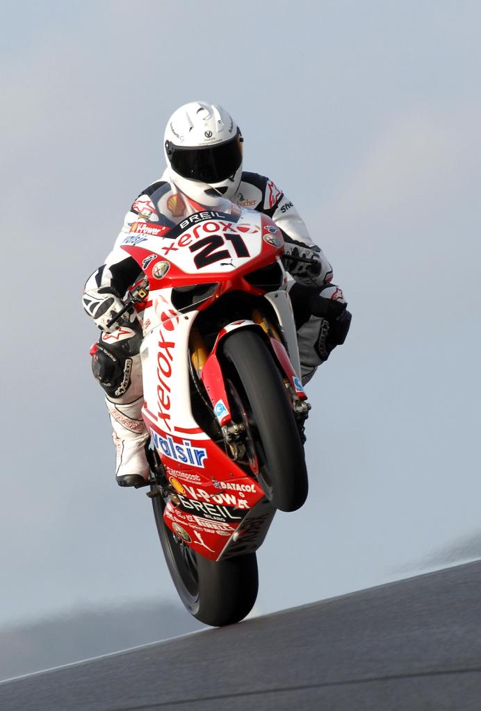 Ex campeón mundial de la F1 el piloto Schumacher prueba las Superbikes Yamaha y Ducati en Portugal