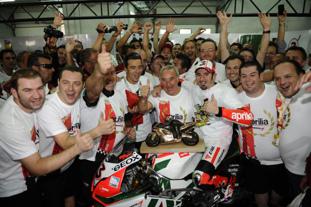 Max Biaggi Re-Signs With Aprilia For Two More Years