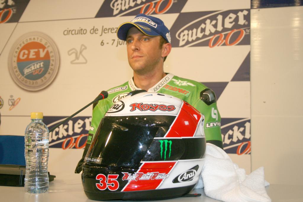 Kenny Noyes On The Podium In 1000cc Extreme Race At Jerez