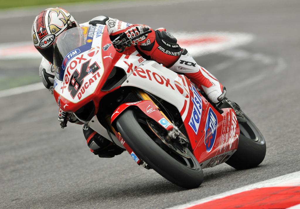 Fabrizio On World Superbike Pole Position Heading Into Superpole At Monza