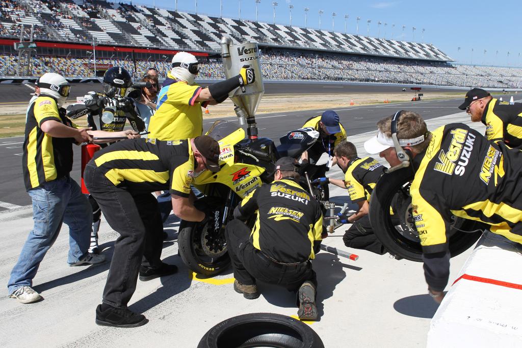 Craftsman-Sponsored Webcast Series Featuring AMA Race Teams Continues April 15 With Vesrah Suzuki