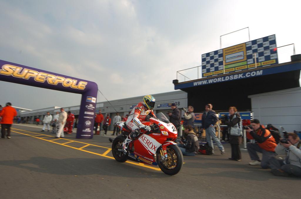 Bayliss Takes Donington Superpole