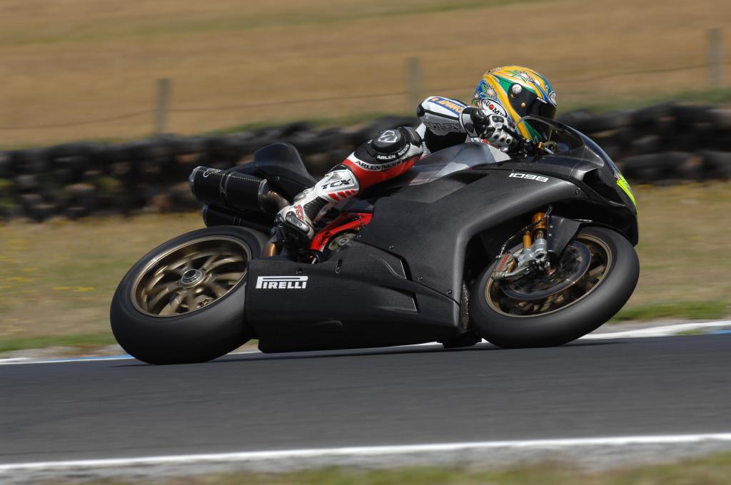 Bayliss El Mas Rápido Durante DÃa Dos De Pruebas Pirelli En Phillip island