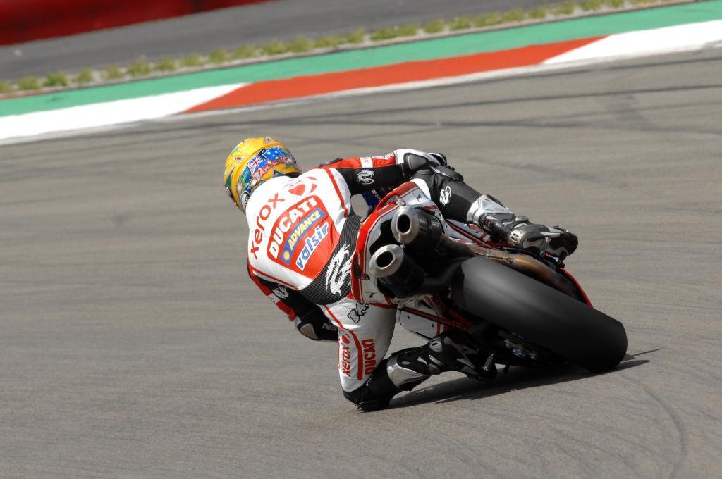Bayliss lidera la clasificación del World Superbike consiguiendo la Superpole en Nurburgring
