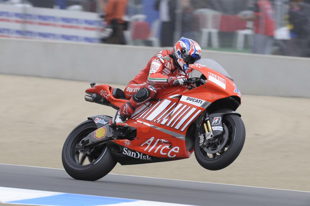 Quinta pole consecutiva para Casey Stoner, Melandri bien con configuración de carrera