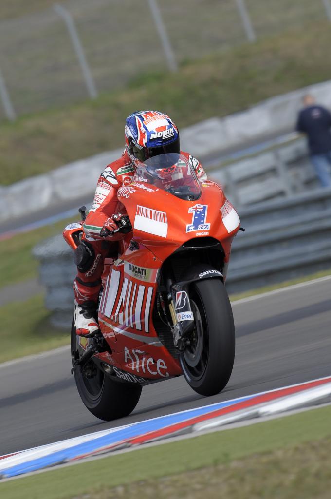 Stoner el mas rápido en la practica de MotoGP el viernes en la tarde en Brno