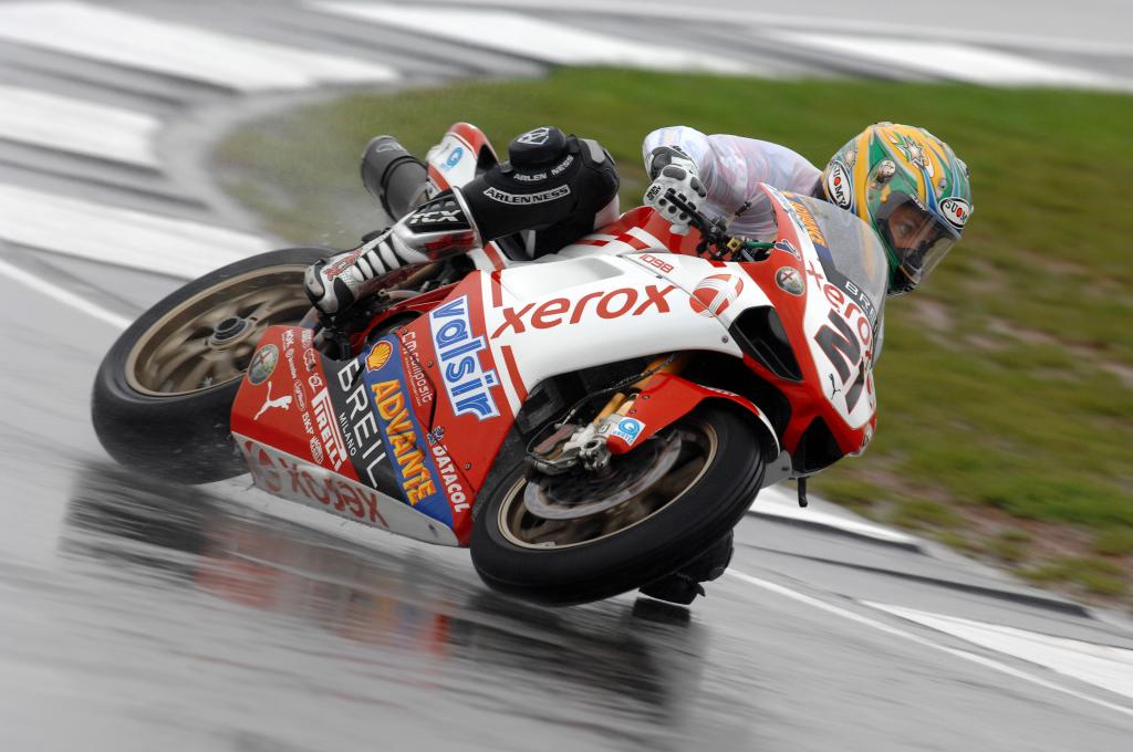 Bayliss On Provisional World Superbike Pole Position At Rainy Donington Park