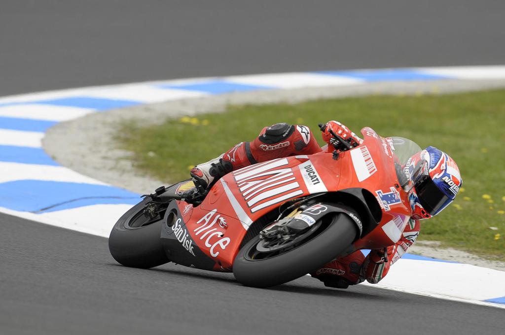 Stoner Breaks Track Record, Takes Pole Position At Phillip Island