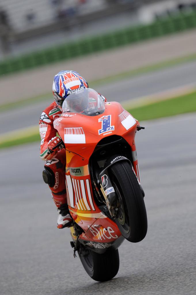 en Valencia Stoner consigue su novena pole de la temporada