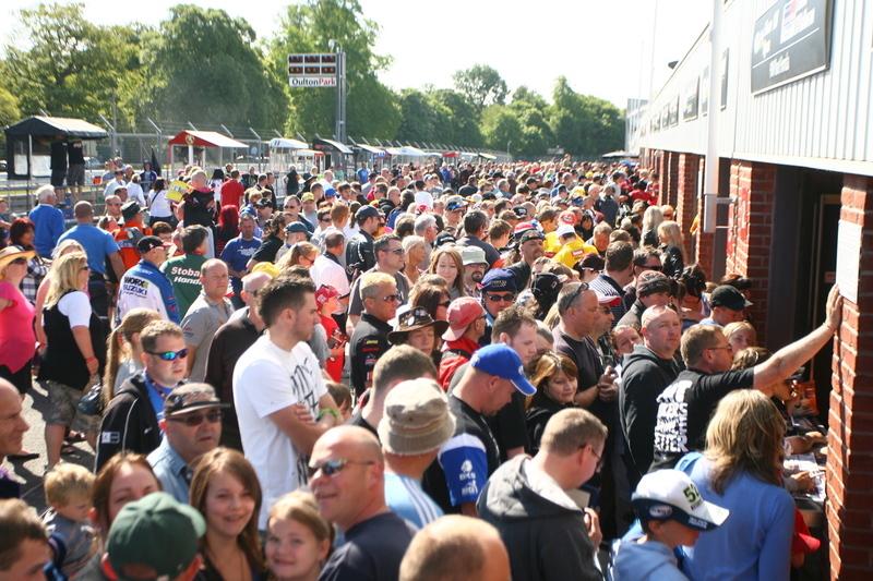 Lowes On Pole Position For Monday's MCE Insurance British Superbike Championship Races At Oulton Park