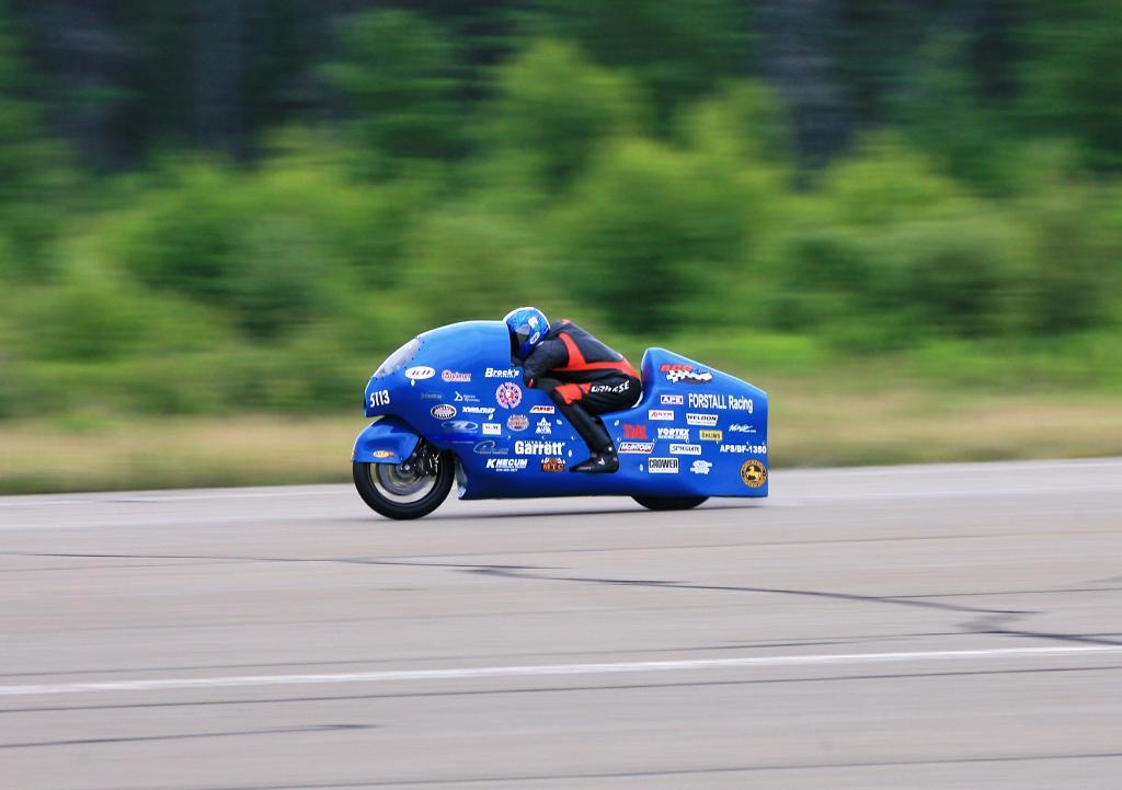 vedlægge læser nødvendig Warner Breaks 300 mph Barrier On Suzuki Hayabusa-Based Motorcycle In Maine  - Roadracing World Magazine | Motorcycle Riding, Racing & Tech News