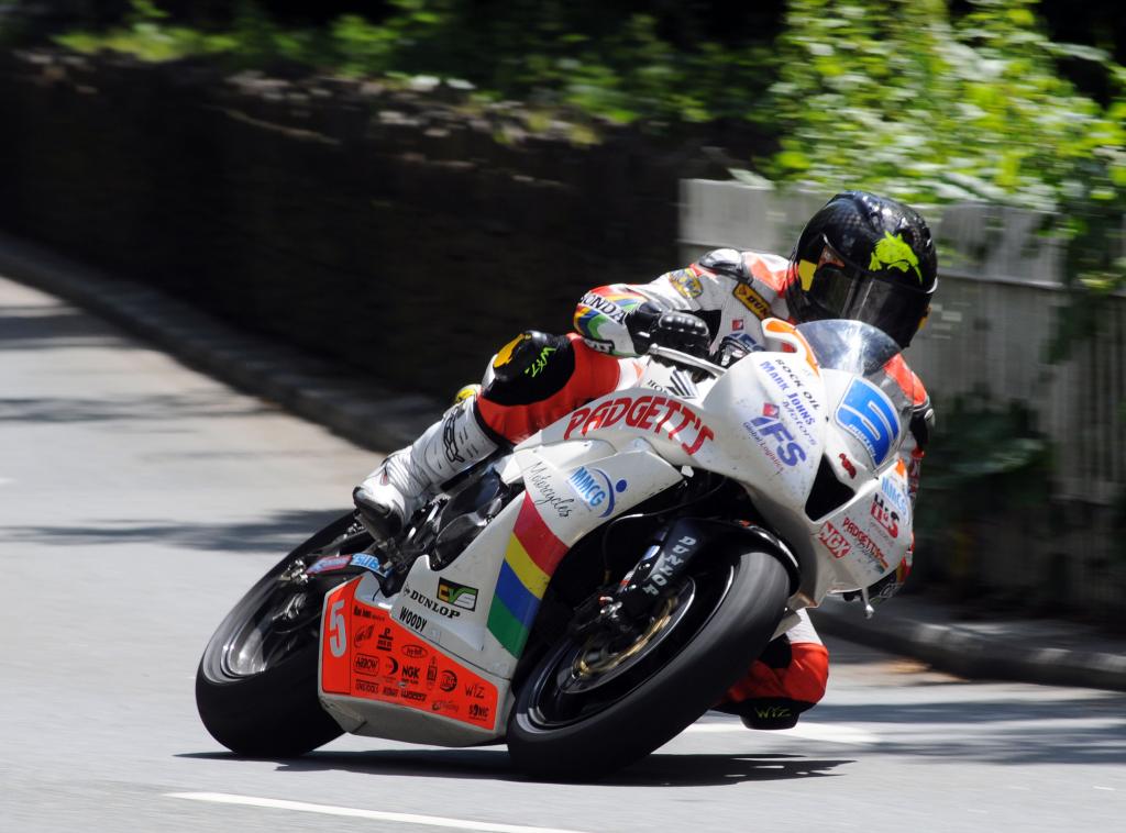 Bruce Anstey Wins Supersport Race One At Isle Of Man TT