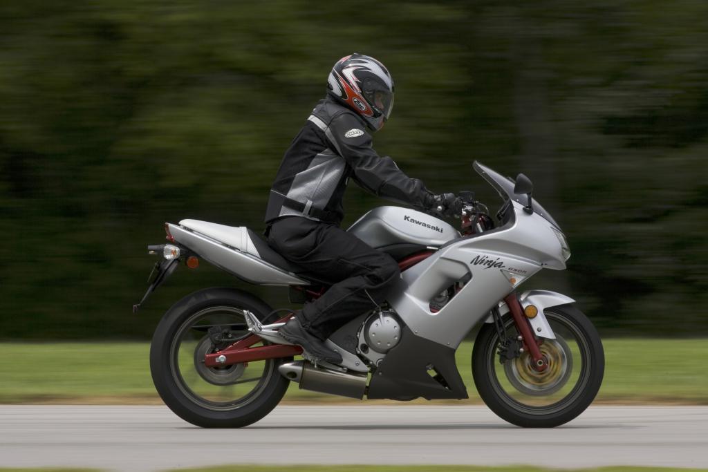 sikkerhed køber Taxpayer Kawasaki Introduces New Twin-cylinder Sportbike The 2006 Ninja 650R -  Roadracing World Magazine | Motorcycle Riding, Racing & Tech News