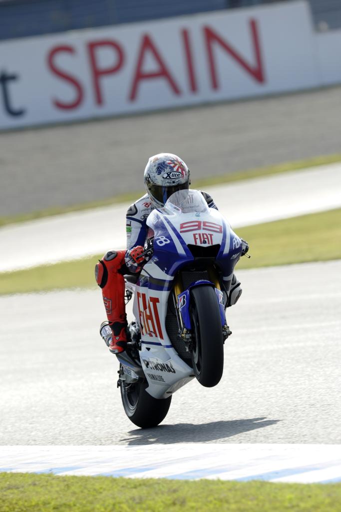 It's Official: Lorenzo Will Stay With Yamaha Through 2012 MotoGP Season
