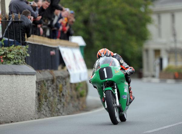 Farquhar Wins 500cc Race Wednesday At The Manx Grand Prix