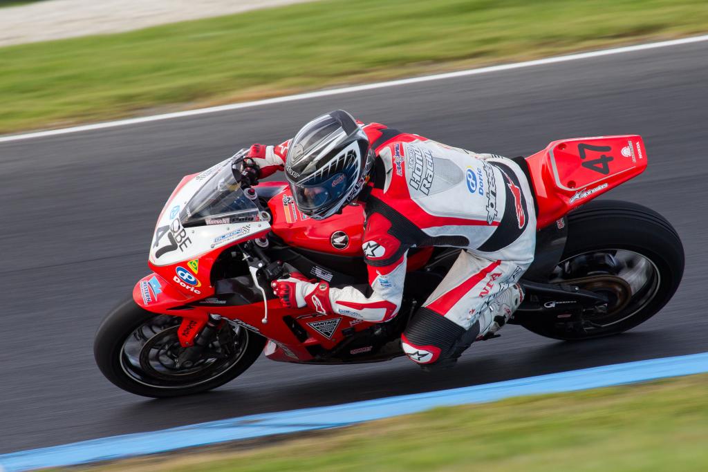 Maxwell Wins Australian Superbike Race Two At Phillip Island