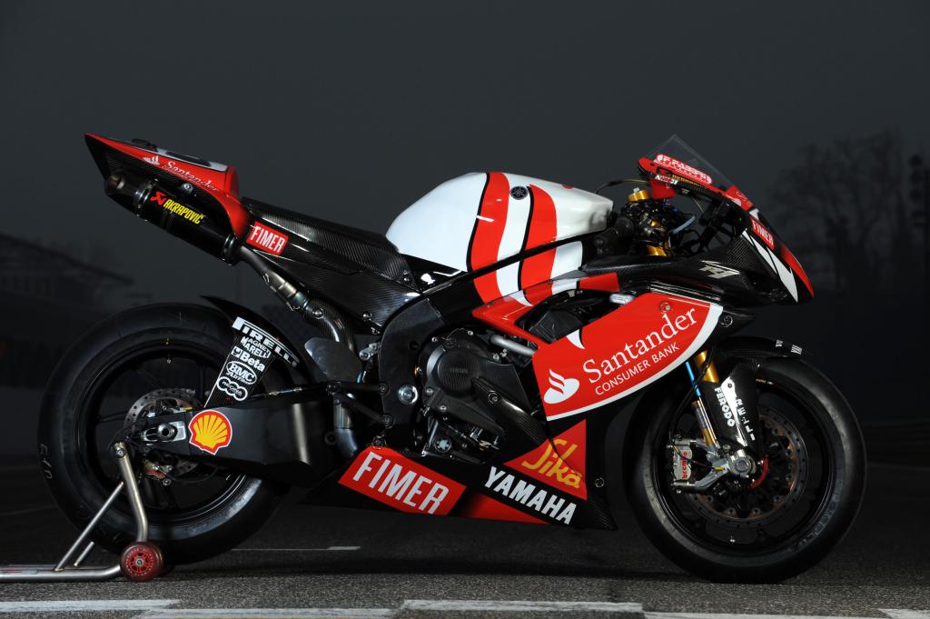Yamaha Motor Italia's World Superbike YZF-R1s Leaner For 2008
