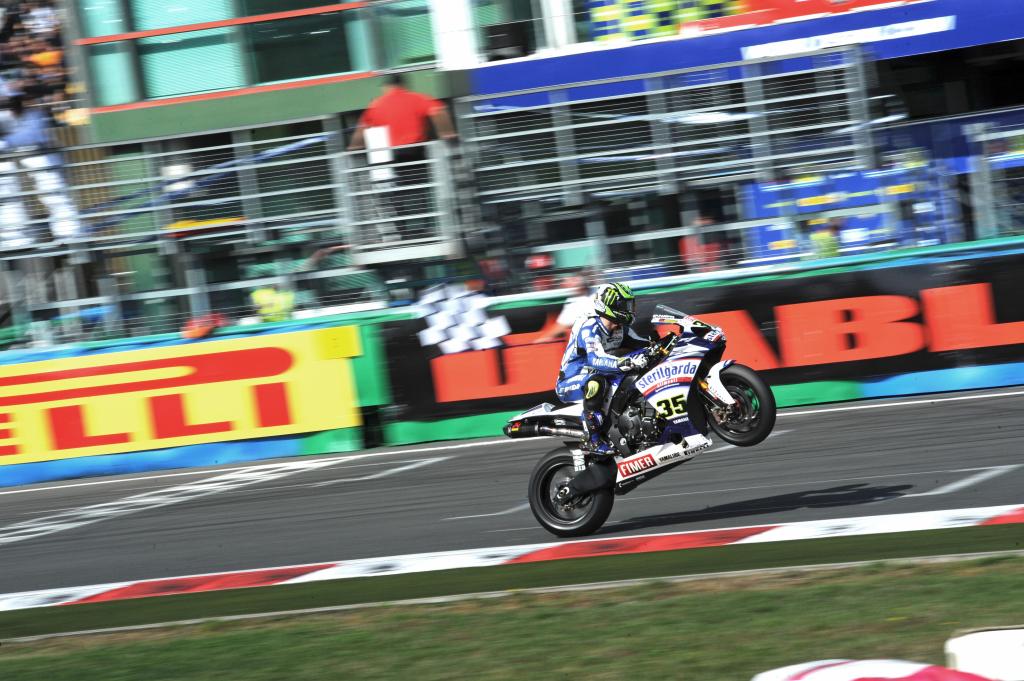 Aprilia Clinches FIM Superbike Manufacturer World Championship During Race One At Magny-Cours