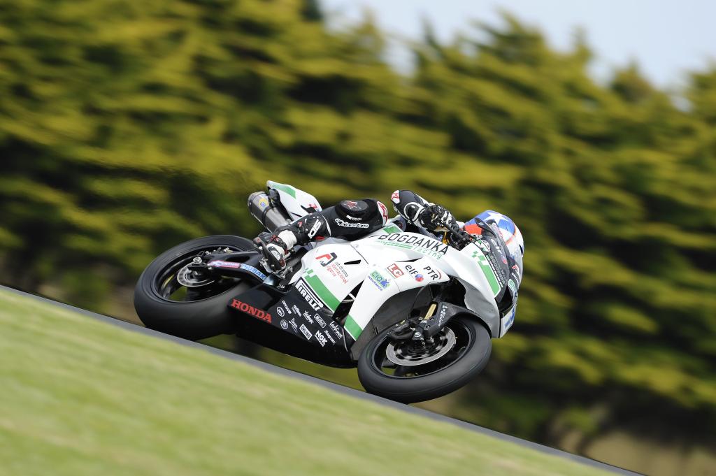 Ellison Fully Recovered From Knee Surgery, Ready For World Supersport Race At Donington Park