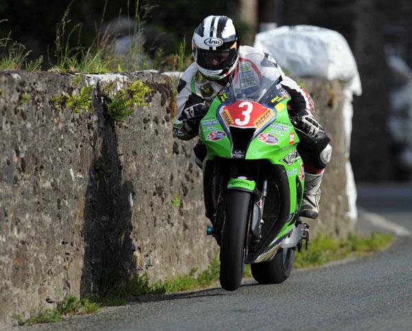 Michael Dunlop Over Martin In 1000cc Race At Southern 100 On The Isle Of Man