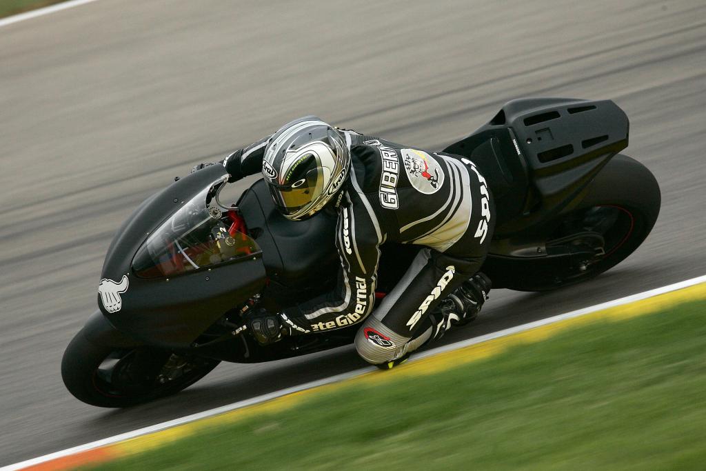 Gibernau, Capirossi Test Ducati Desmosedici In Spain