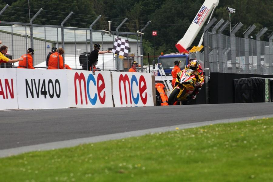 Hill Sweeps British Superbike Tripleheader At Oulton Park