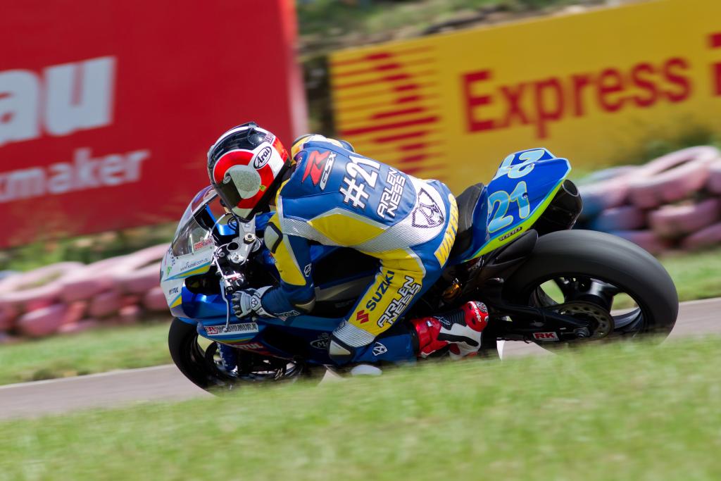 Waters Takes Australian Superbike Pole Position With New Lap Record At Hidden Valley