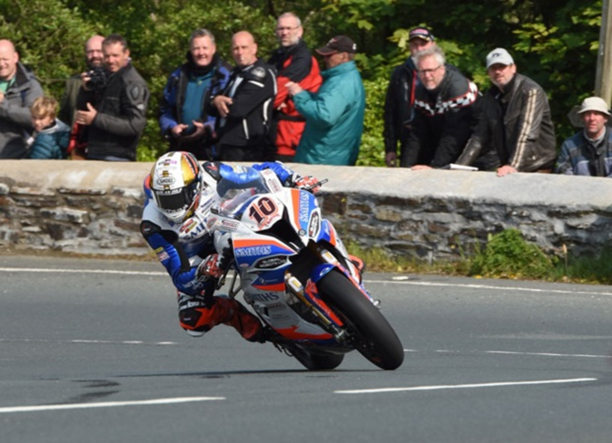 Isle Of Man TT: Report From Red-Flag-Shortened Superbike TT ...