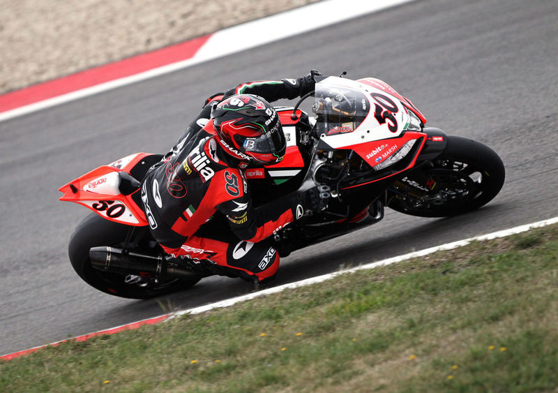 Guintoli Quickest In Crash-Filled Opening eni FIM World Superbike Practice In Turkey