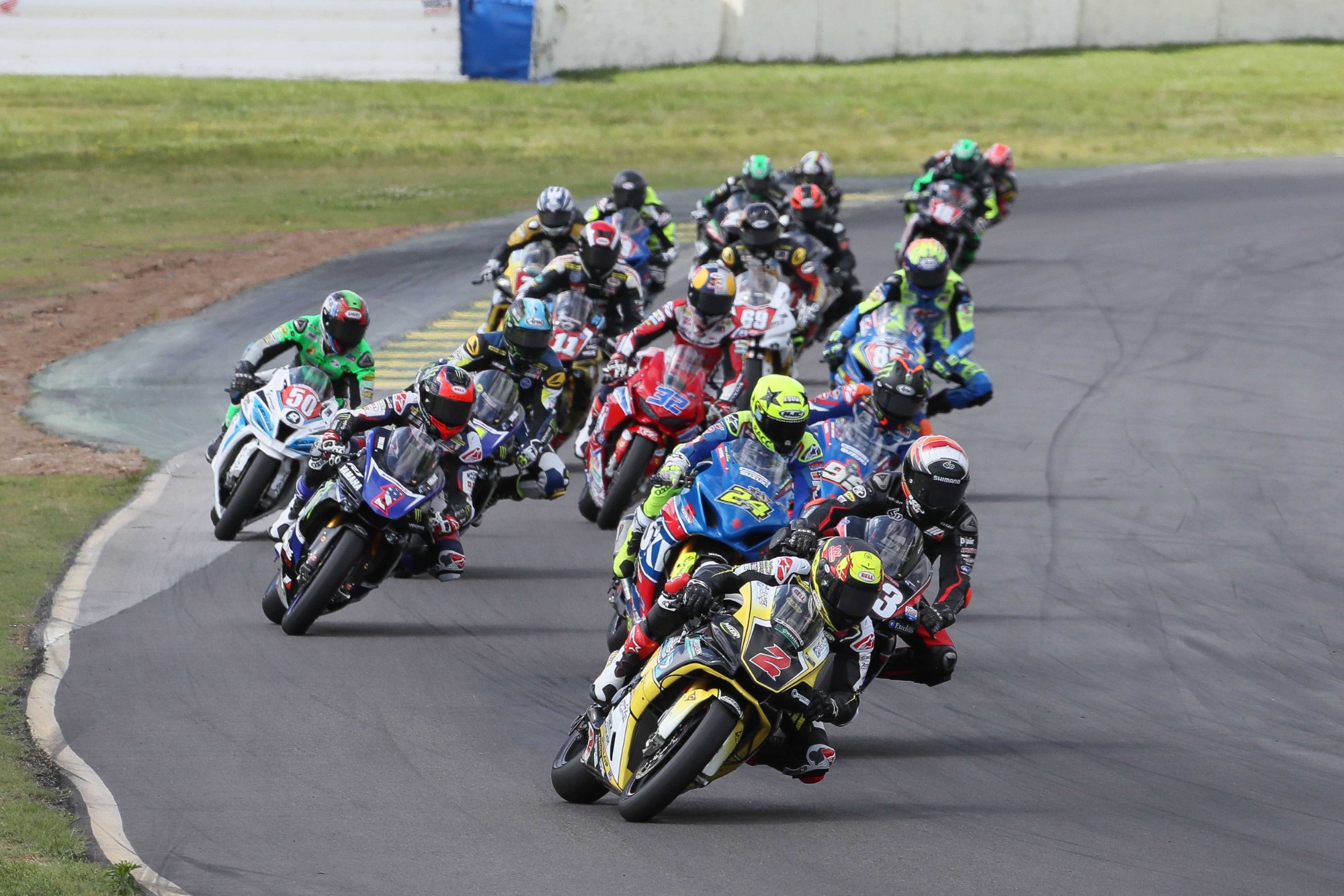 Рейсинг видео. MOTOAMERICA. Картинки на Мотоспорт забавные. Motorcycle popular moment.