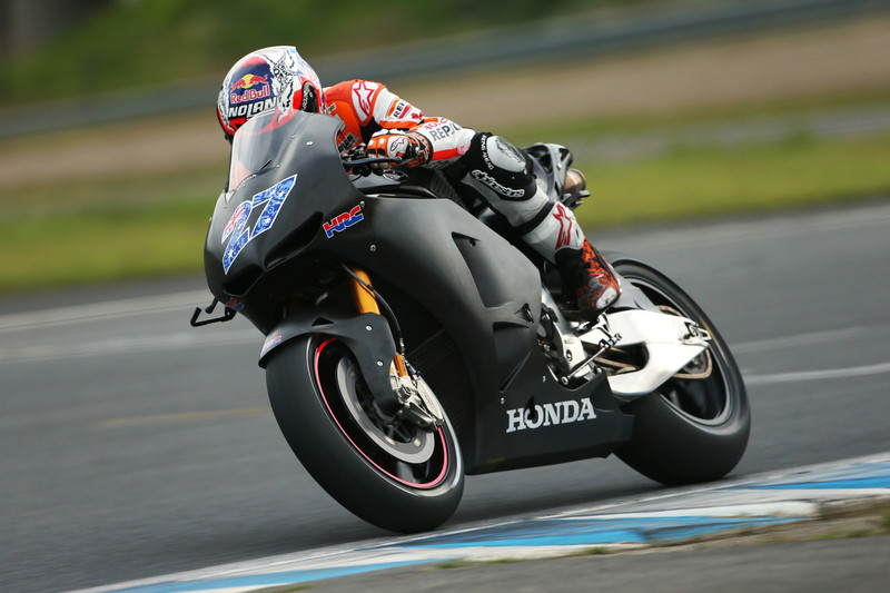 Bad Weather Hinders Stoner s Test Of Honda Production MotoGP Racebike At Motegi Roadracing World Magazine Motorcycle Riding Racing Tech News