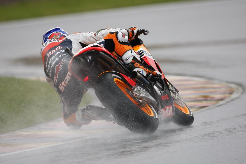Stoner Edges Out Spies, Pedrosa To Take MotoGP Pole Position At Rainy Sachsenring - Updated