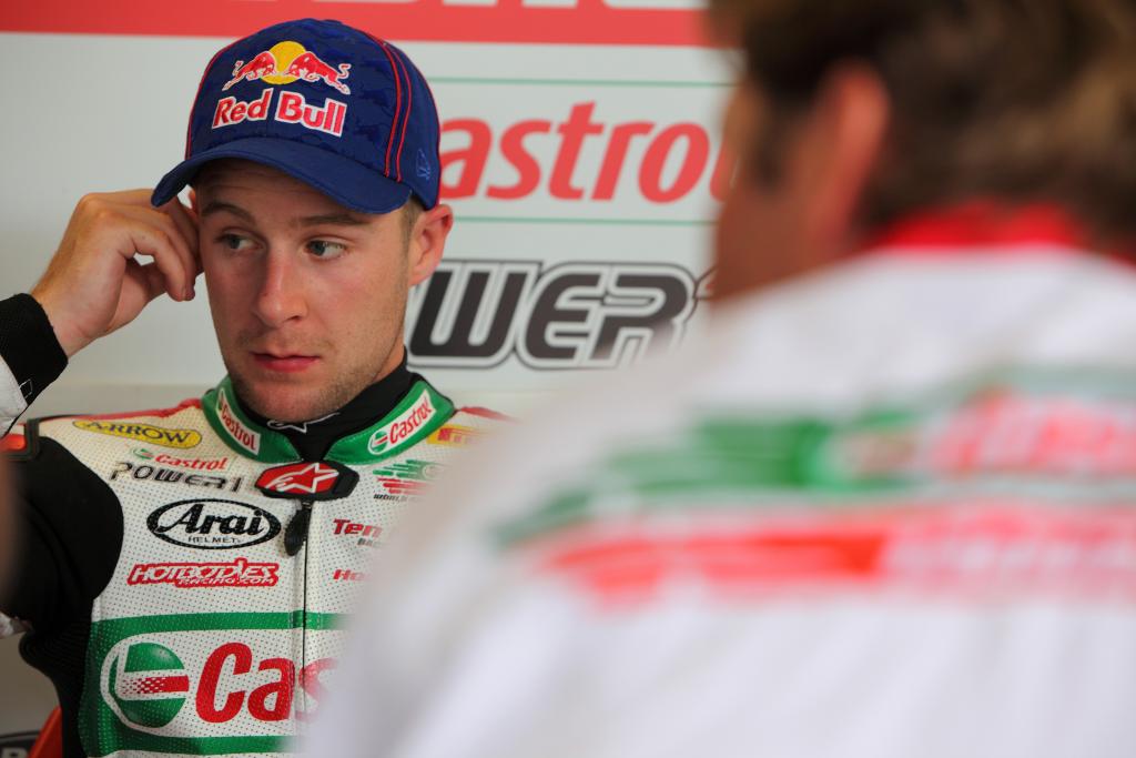 Broken Arm, Ligament Damage Will Keep Rea Out Longer Than Expected