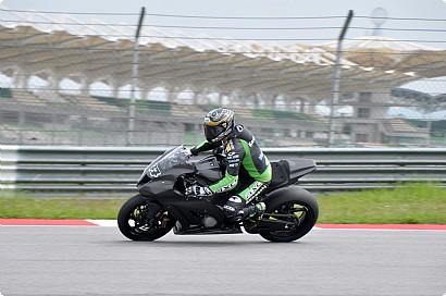 Vermeulen Gets First Taste Of 2011 Kawasaki ZX-10R Racebike At Sepang